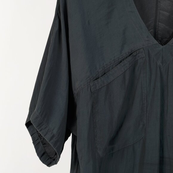 Smythe Grey Matte-Satin Pocket V-Neck Scrubs Top - Picture 4 of 7